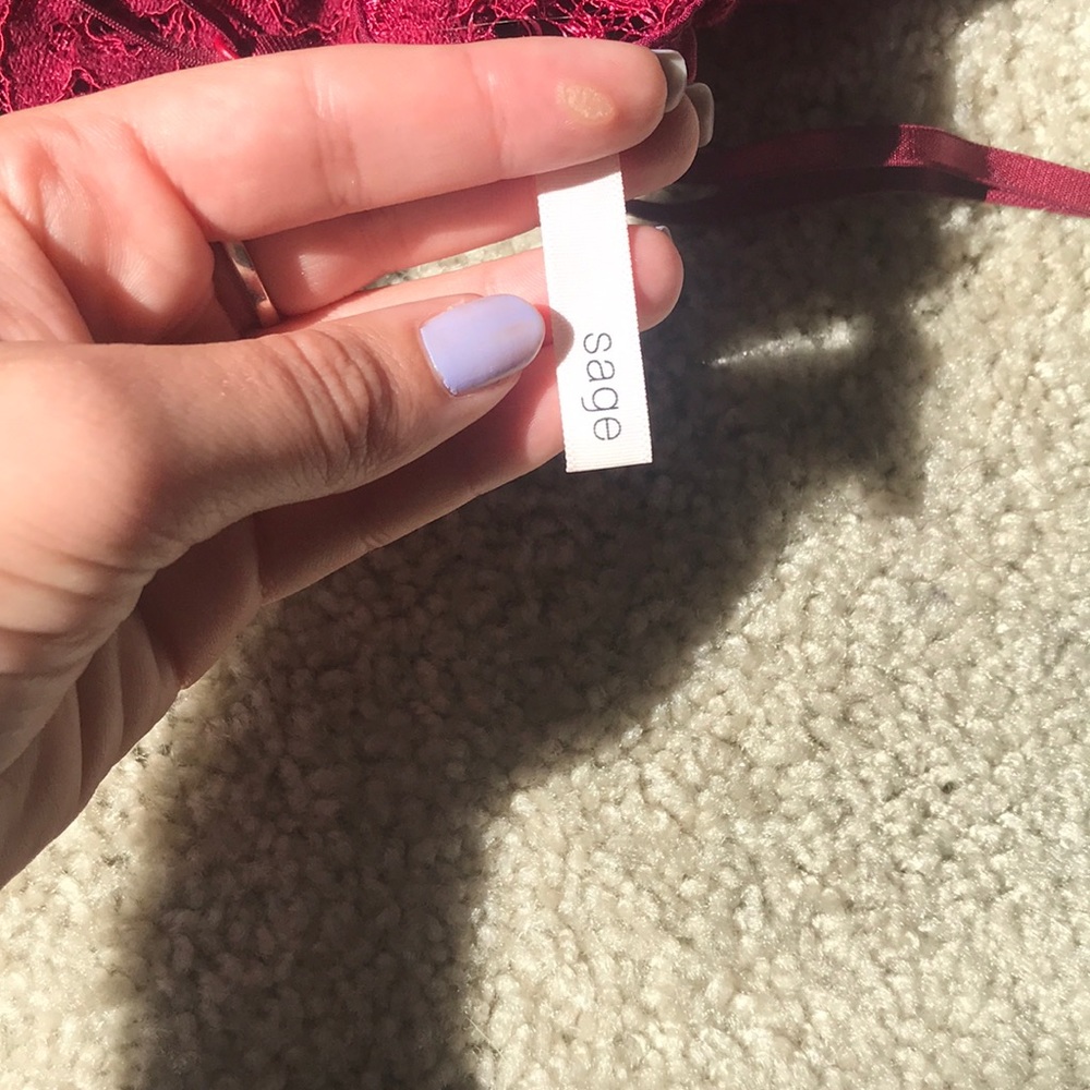 Maroon lace dress - Picture 3 of 3